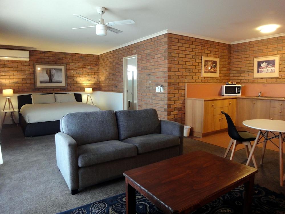 Summerhill Motor Inn (Adults Only) Merimbula Esterno foto
