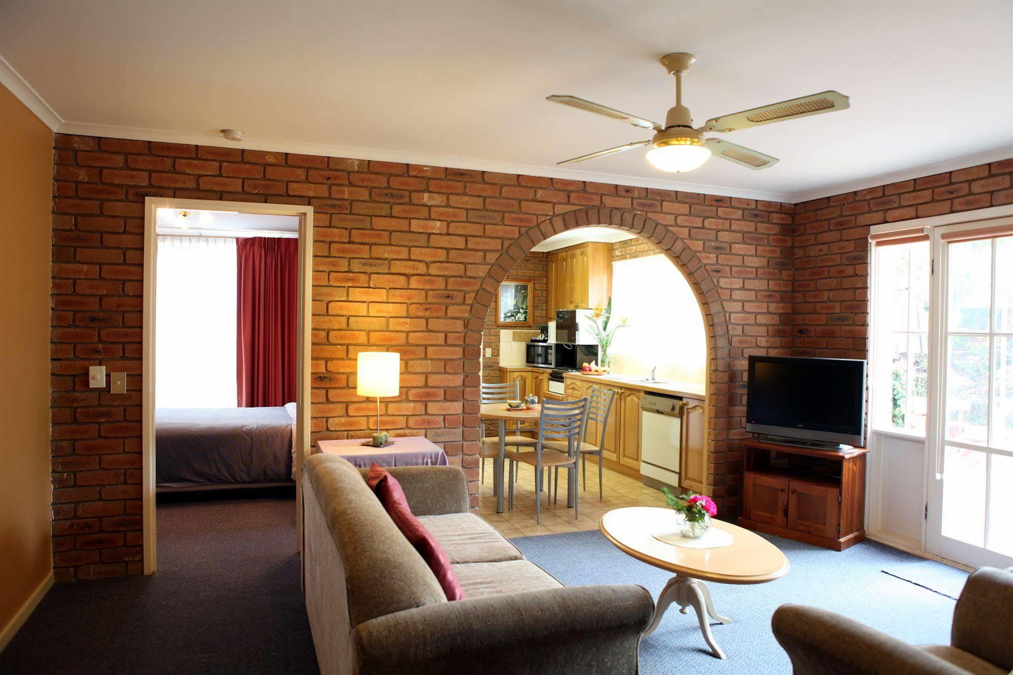 Summerhill Motor Inn (Adults Only) Merimbula Esterno foto