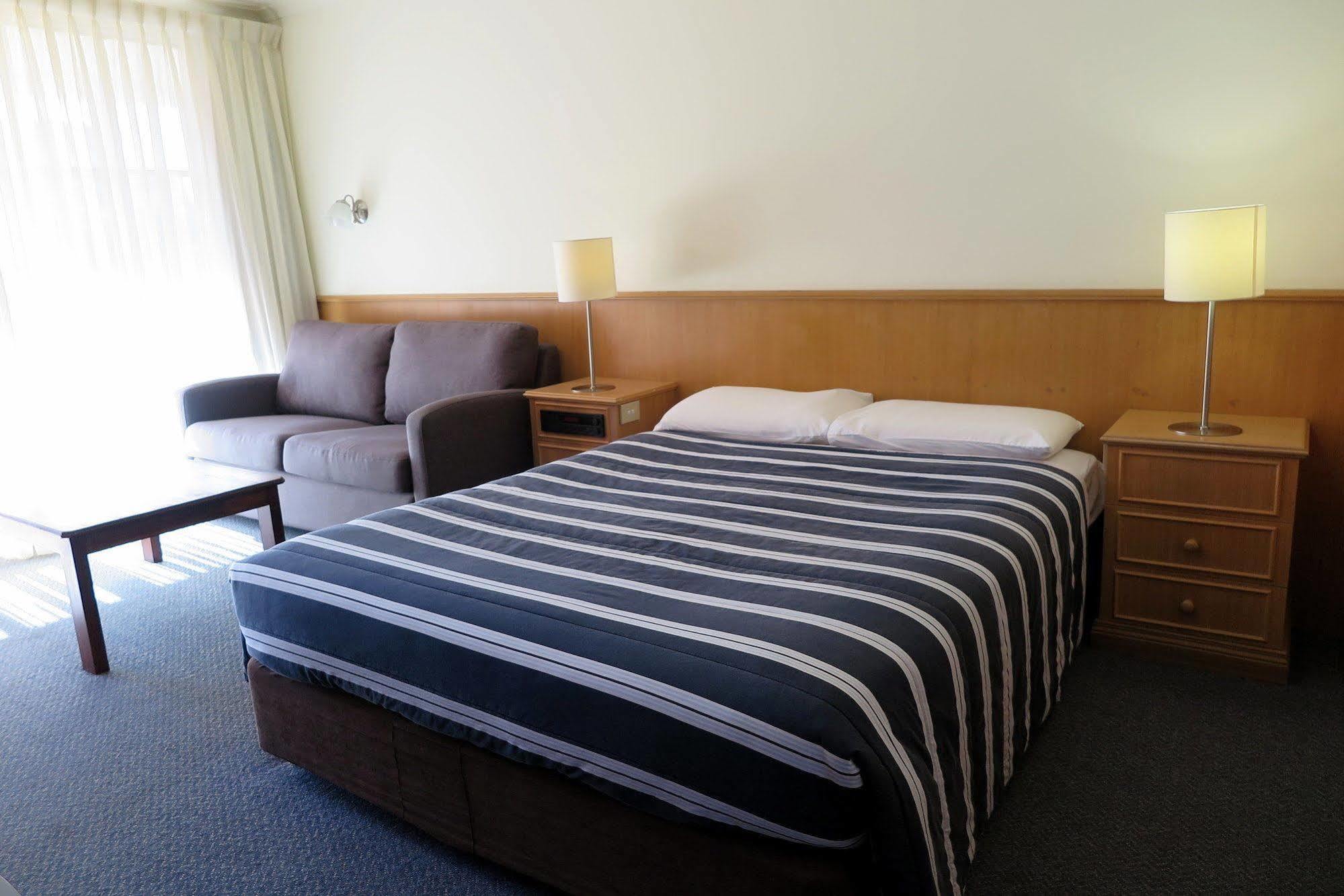 Summerhill Motor Inn (Adults Only) Merimbula Esterno foto